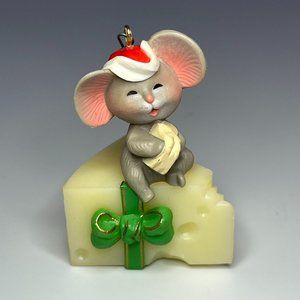 Hallmark "Mouse on Cheese" Keepsake Christmas Ornament 1983 Vintage Resin